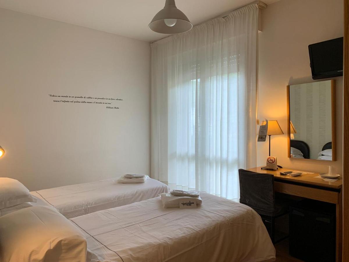 Hotel Logonovo Llido Degli Estensi Buitenkant foto