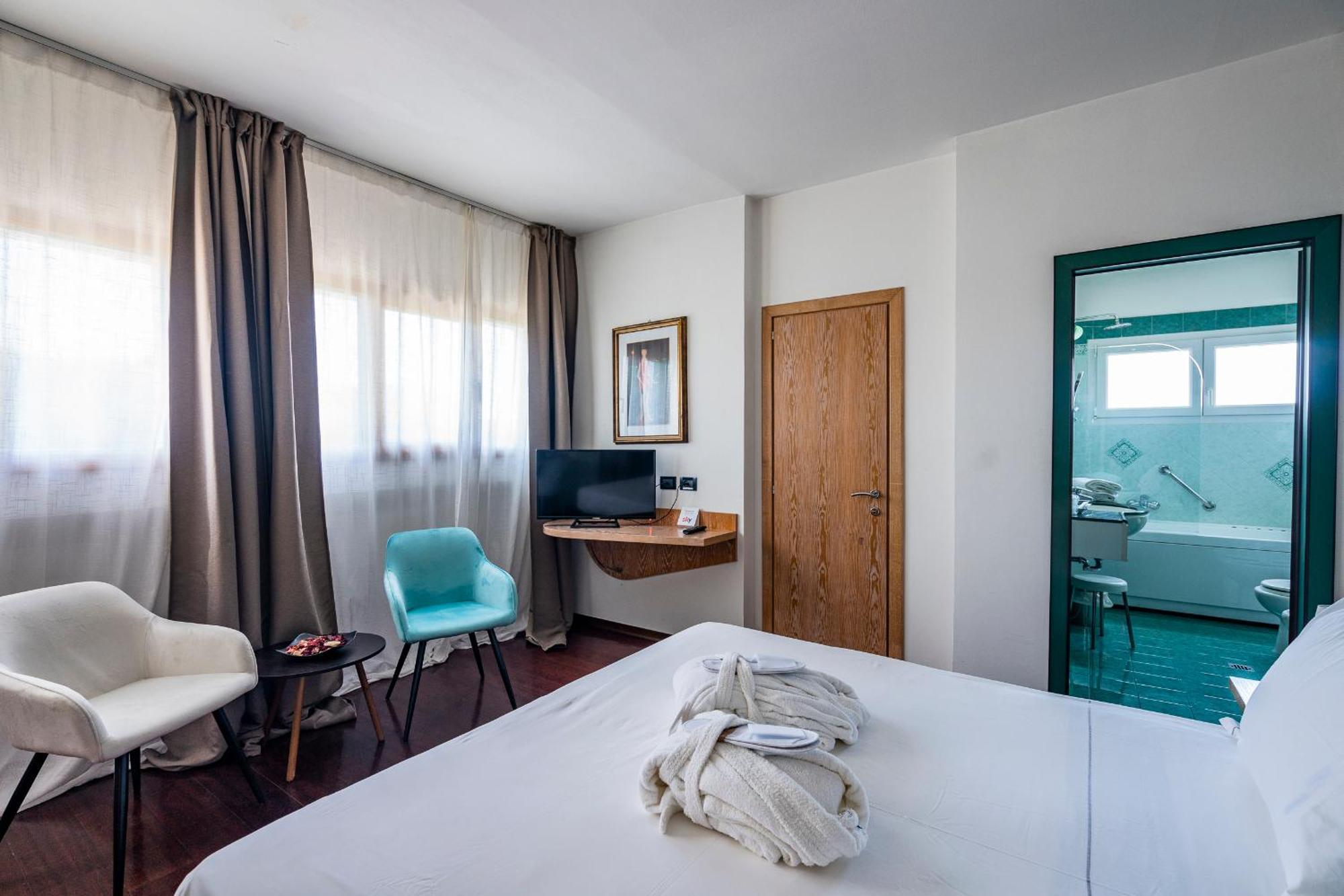 Hotel Logonovo Llido Degli Estensi Buitenkant foto