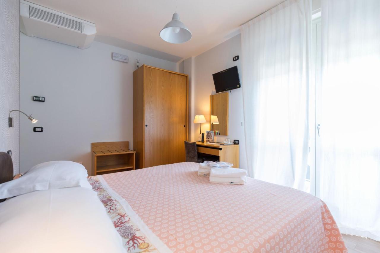 Hotel Logonovo Llido Degli Estensi Buitenkant foto