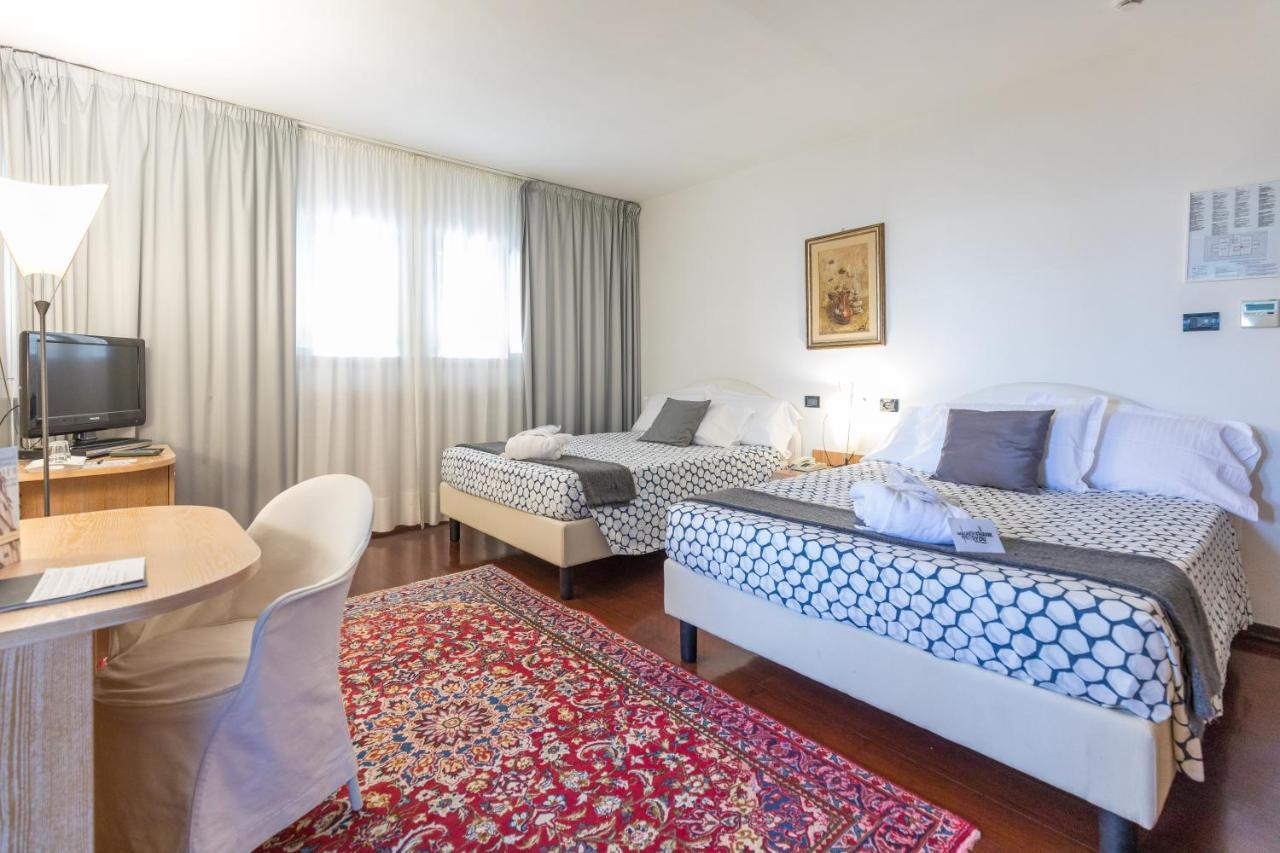 Hotel Logonovo Llido Degli Estensi Buitenkant foto