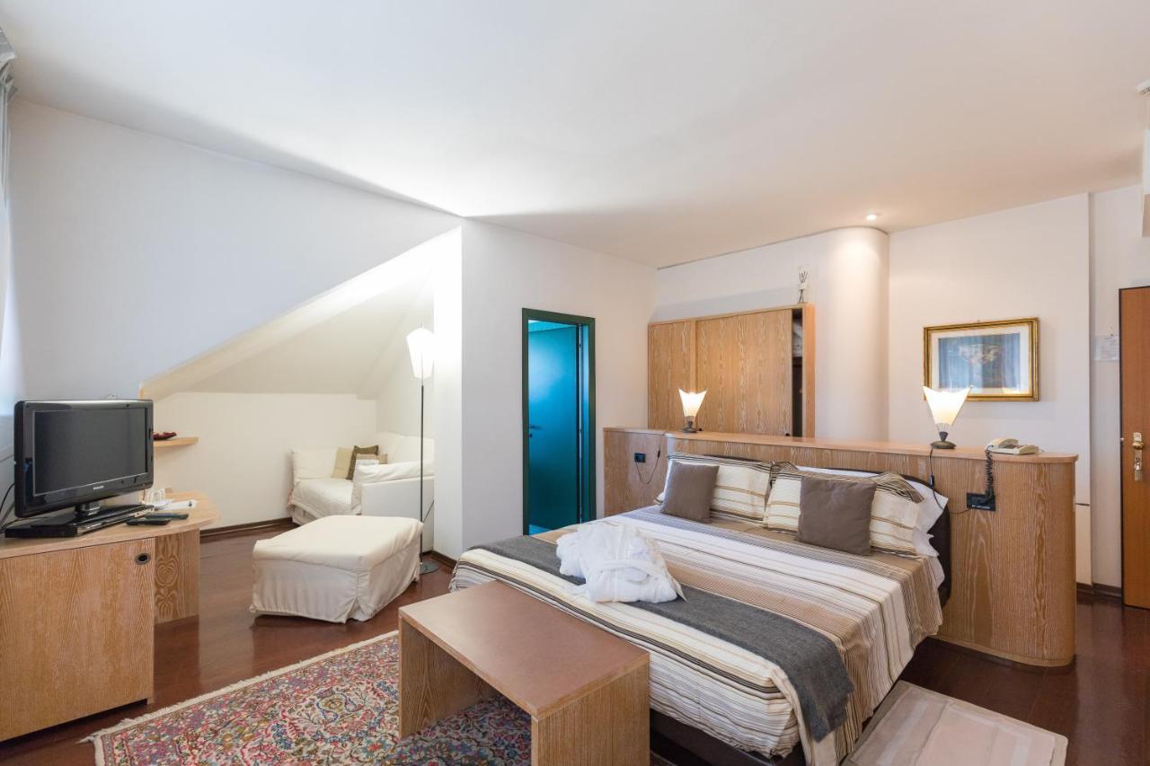 Hotel Logonovo Llido Degli Estensi Buitenkant foto