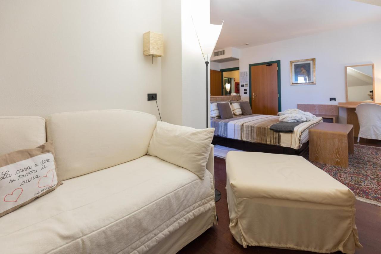 Hotel Logonovo Llido Degli Estensi Buitenkant foto